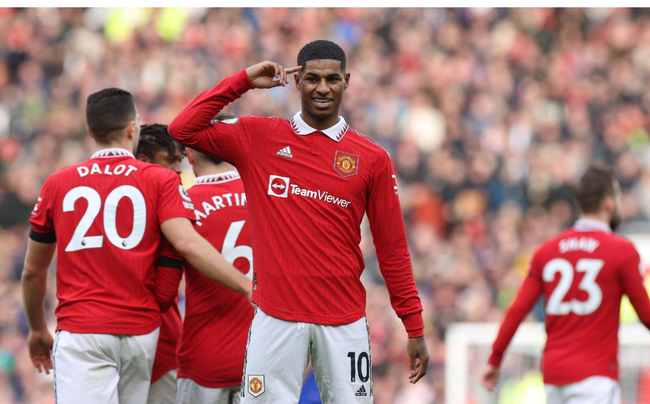 纳在吸引他 纳在吸引他