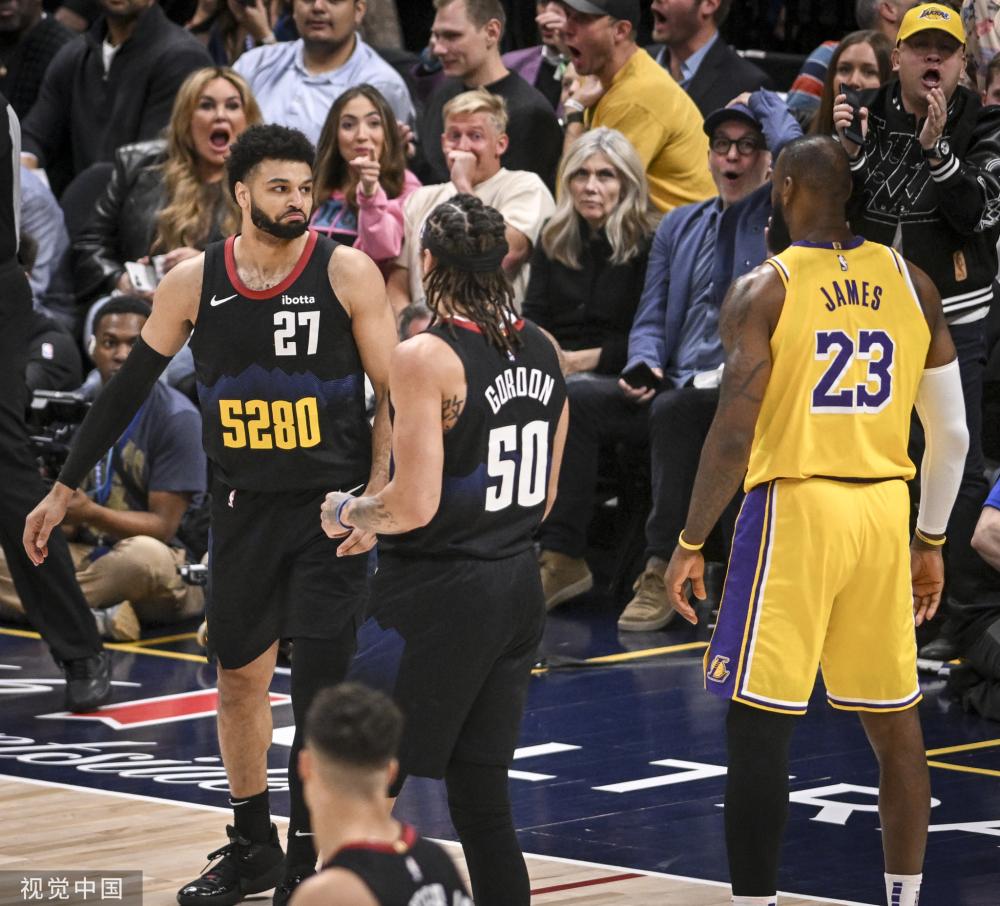 双方教练在 双方教练在